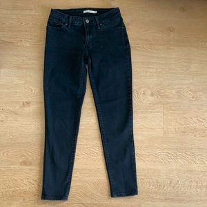 Levi’s low rise crop skinny leg denim